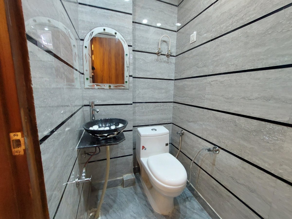 SBAPropertiesP1's tweet photo. Beautiful and Spacious 2 bhk apartment in Delhi with lift and parking near metro station. 
Immediately reserve this wonderful apartment.

#hurryup #call on 9625353911 for any query. 

#booknow #trending #photooftheday #explorepage #foryou #sbapropertiespvtltd #2bhkflatindelhi https://t.co/3g5VdCTSbX