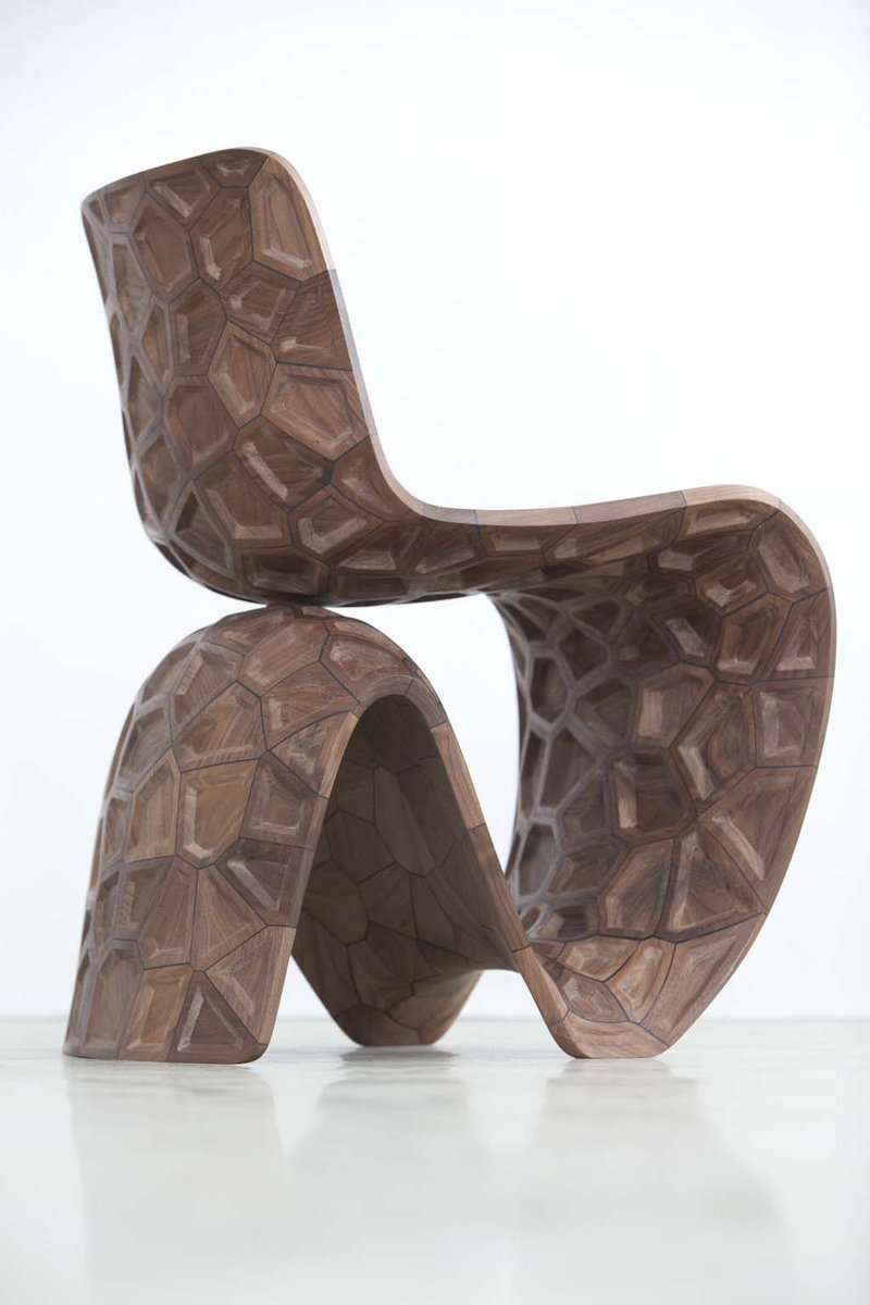 Hey designliefhebber! Heb jij de Maker Chairs van Joris Laarman al gezien in museum Villa Mondriaan? Er zijn verschillende varianten te zien, zoals de Maze en de Bits and Parts Maker Chair. 

𝘝𝘰𝘳𝘰𝘯𝘰𝘪 𝘞𝘰𝘰𝘥, 𝘔𝘢𝘬𝘦𝘳 𝘊𝘩𝘢𝘪𝘳𝘴 (𝟸𝟶𝟷𝟺), 𝘑𝘰𝘳𝘪𝘴 𝘓𝘢𝘢𝘳𝘮𝘢𝘯