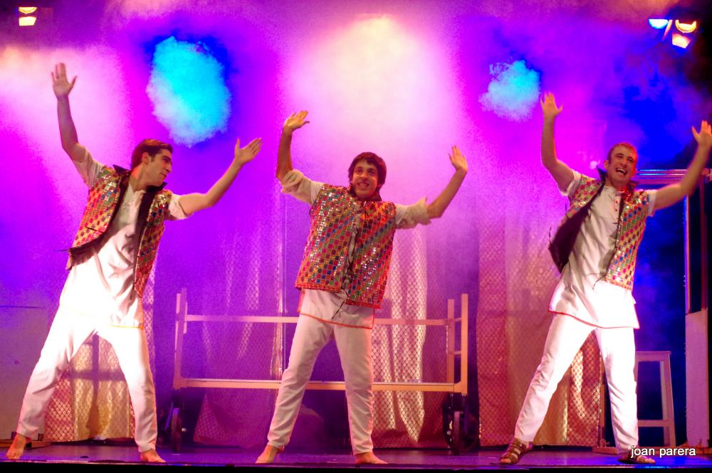 El IX Festival de Teatro Local La Parrala🎭 concluye con "Bollywood, Bombay, Barcelona", un espectáculo cálido y amable sobre el fenómeno migratorio a cargo de la compañía Líquido Teatro

📅Viernes 2
🕒20.30h.
📌Teatro Clunia

➕info👉cultura.aytoburgos.es/agenda-cultura…