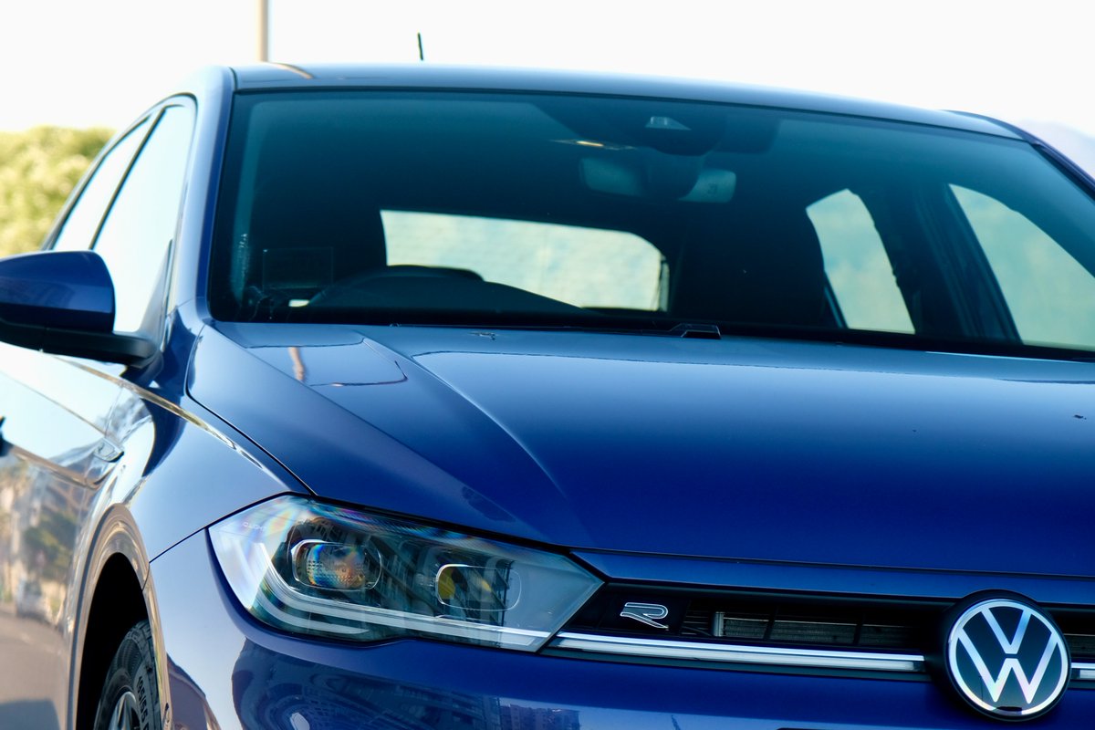 NamWheels's tweet image. "...great ... on-board technology, funky and comfy furniture, excellent ride and headlights, generous dimensions and great fuel efficiency." What's not to love about the new @VolkswagenSA #PoloTSi? 
namwheels.com/sprint-review-…