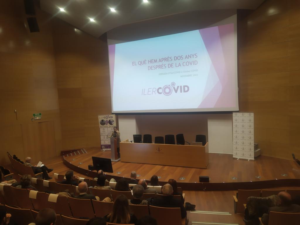 IlerCOVID's tweet photo. 👉La ponent @Divinafajust presentarà a continuació, la seva intervenció “El què hem après dos anys després de la COVID-19”.

Divina Farreny és la Cap de Gabinet de la Diputació de Lleida i Gerent de la Regió Sanitària de Lleida, Alt Pirineu i Aran durant la Pandèmia.🩺

Som-hi❗️ https://t.co/lXXcPEABXu