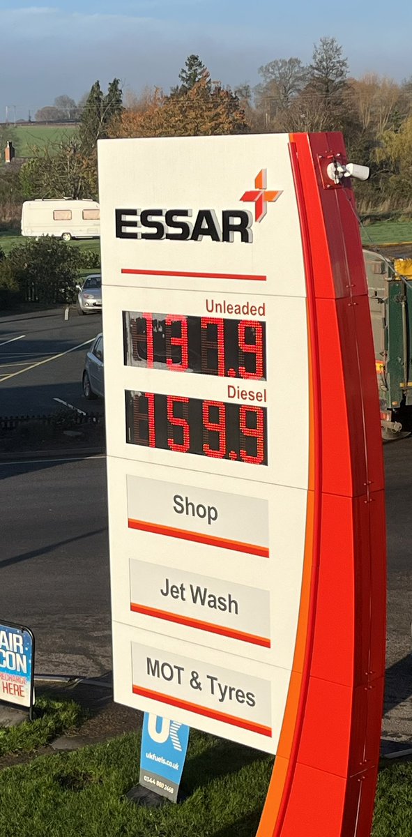 DAROBERTSFUELS's tweet photo. #PetrolDieselPrice @DAROBERTSFUELS Todays Forecourt price https://t.co/WN66xjoohY