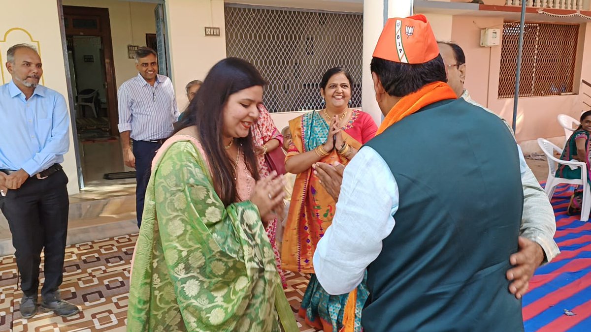 kuberdindor's tweet photo. આજરોજ,, સંતરામપુર વિધાનસભાના કાજળી મુકામે સામાજીક પ્રસંગે હાજરી આપી

#drkuberdindor24x7 #કમળ_ખીલશે_સંતરામપુર_જીતશે #ભરોસા_ની_ભાજપ_સરકાર #આ_ગુજરાત_મેં_બનાવ્યું_છે #GujaratElections2022 #અગ્રેસર_ગુજરાત #ભાજપ_આવે_છે https://t.co/bRHv8oXaaJ