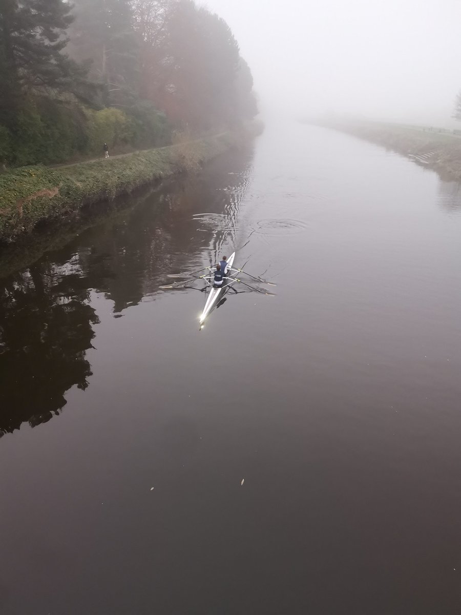 Durham rowers with a headlight in the gloom