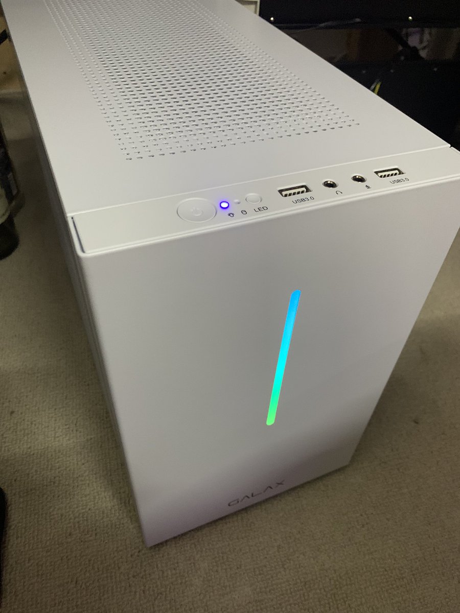 ponkotu1983's tweet photo. 出来た!!
#GALAX
#deepcool
#msi
#RTX3060TI
#12600kf
#b660m https://t.co/UIszOzKhqy