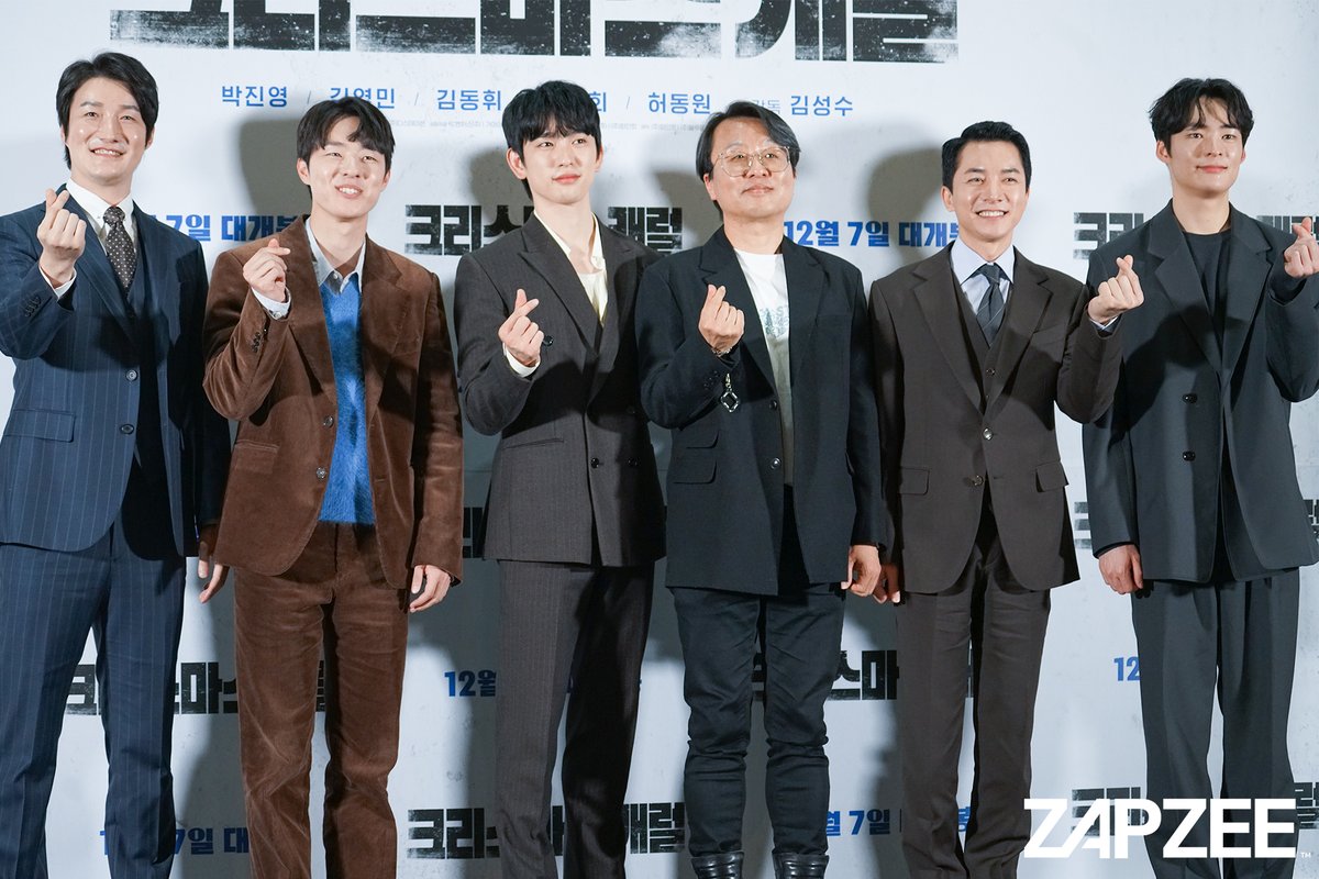 #ParkJinYoung, #KimDongHwi, #SongGeonHee, #KimYoungMin, #HeoDongWon and the director at #ChristmasCarol press conference📸 #진영 #GOT7 #김동휘 #송건희 #김영민 #허동원 #크리스마스캐럴