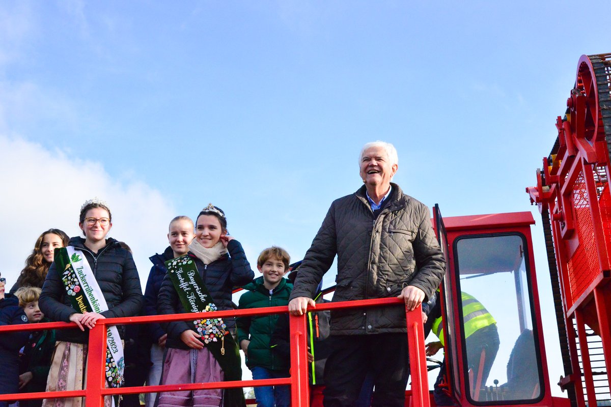 CtmRootCrop's tweet photo. It was a great pleasure to venture out to Sittlesdorf in Germany to celebrate the 50th anniversary of #ROPA 
It's fascinating to see the man that started it all, Hermann Paintner showcasing the first machine that was built all those years ago! https://t.co/6prm76IAoV