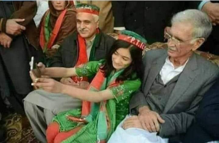 AzizUrRehmanOr1's tweet photo. کسی مطمٸن ��یغرت یوتھٸے کی بہن
#ٹیریان_کےبھائی_یوتھئے https://t.co/bn8ISc7xW8