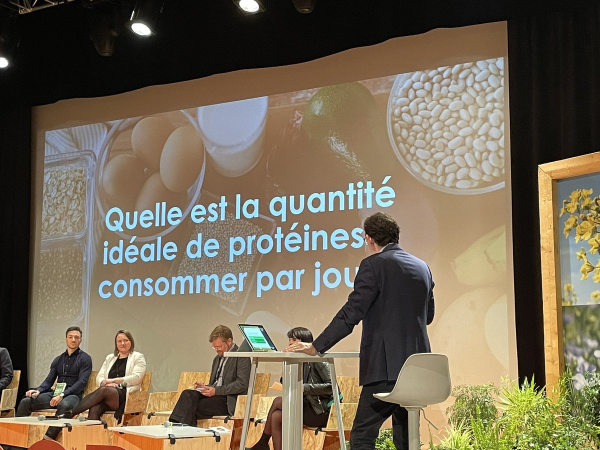 C’est parti pour la deuxième conférence de la journée, sur les #protéines #végétales pour une assiette responsable 🍽️

Pour vous, quelle est la quantité idéale de protéine à consommer par jour ? 
La question qui nous a été posée par <a href="/NathalieHUTTER/">Nathalie HUTTER 🙋🏻‍♀️🦋</a> 🫘

#protéines #nutriment #OAF