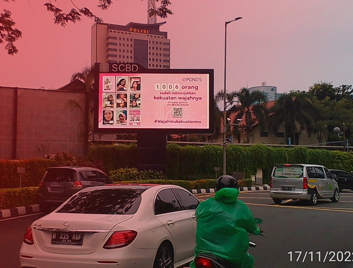 LMX_ai's tweet photo. #WajahmuKekuatanmu

Ponds Indonesia is personifying its skin care product by catering to its audience through an innovative and uniquely creative #Programmatic #DOOH campaign. 

Thank you to our media partner Eye Indonesia. 

#ooh #dooh #usergeneratedcontent #dynamiccreatives https://t.co/oJNPslO2uN