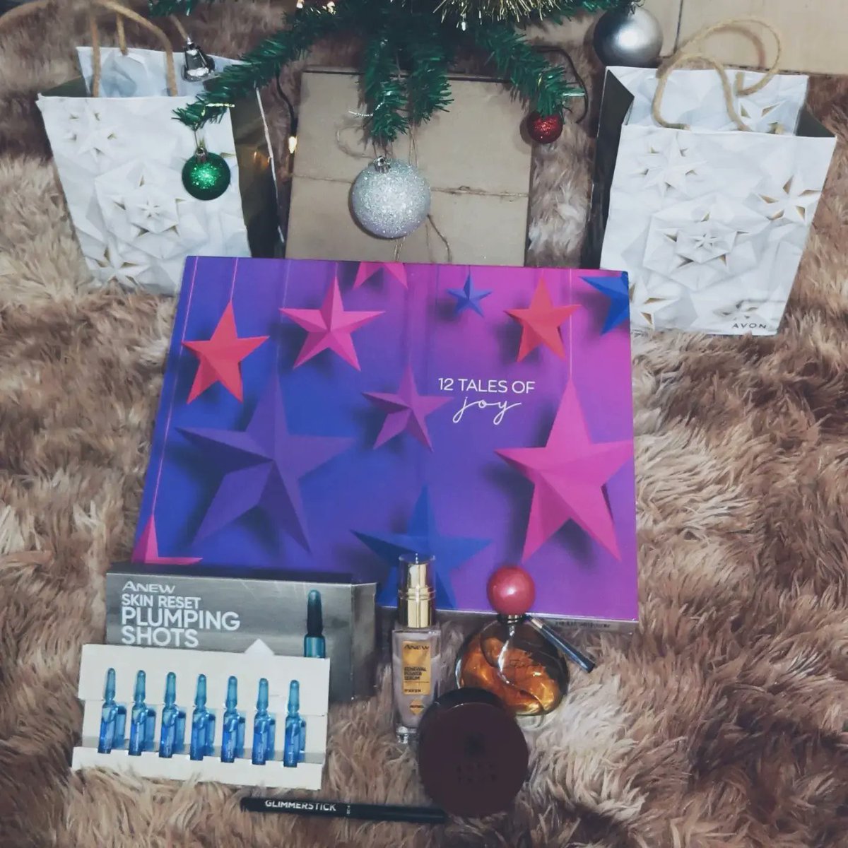 IAm_MissZee's tweet photo. Hey everyone, if you don't know what to get your loved ones this season, shop on my Avon link https://t.co/Xc07kaY7at and get the products delivered straight to your door or the person you are sending it to...
#AvonRepSA #ChooseAvonGifting #BestGiftGiverEver https://t.co/pVBdSegY72