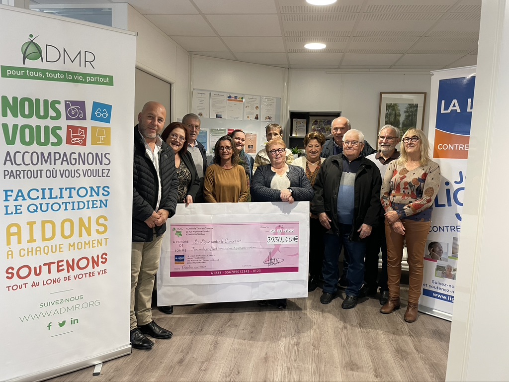 #OctobreRose se clôture pour l'#ADMR de Tarn-et-Garonne avec un joli chèque remis à la @LigueCancer82 . Merci à toutes et tous pour votre investissement, bénévoles, salarié/es, clients, dans ce projet solidaire 🫶 @villemontauban @sdis82 @laliguecancer