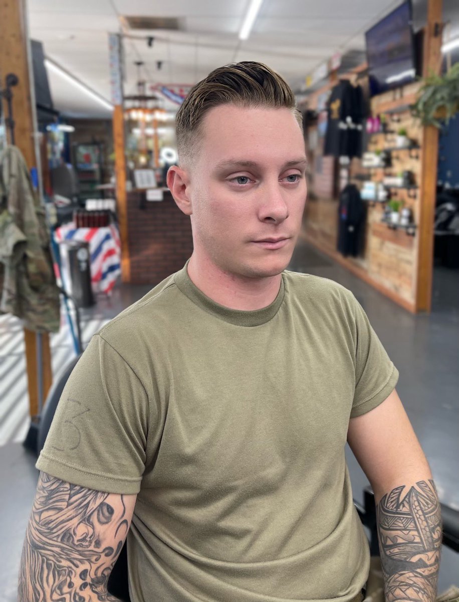 OutofRegz's tweet photo. .@thebrigadebarber keeping it clean with the RW&amp;B. 🇺🇸

#outofregz #pomade #veteranowned https://t.co/HWufeMuAGZ