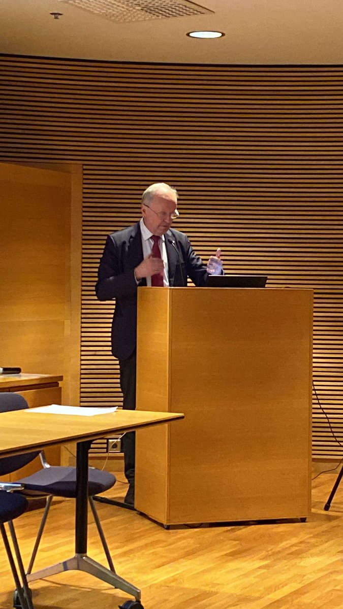Laaketeollisuus's tweet photo. Rokotteet ovat suurin yksittäinen preventiivinen terveydenhuollon toimenpide @LindenAki @SuomenEduskunta https://t.co/kPRwEpf9XH