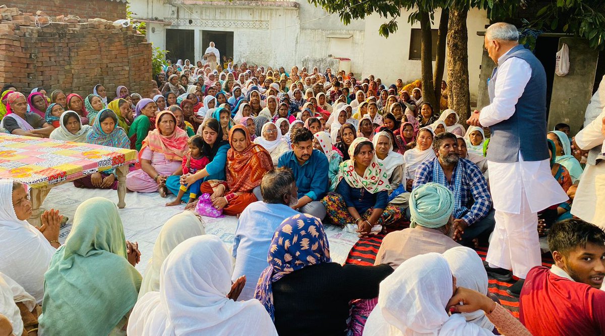 TheArvindPandey's tweet image. राष्ट्र की रक्षा हेतु कोलकाता के कंचन पारा क्षेत्र में तैनात नायक प्रकाश सिंह जी को उमड़े जनसैलाब के साथ अश्रुपूरित विदाई दी।

इसी क्रम में शहीद नायक प्रकाश सिंह के परिवार जनों से मुलाकात कर गहरी शोक संवेदनाएं व्यक्त की और दुःख साँझा किया।

#PrakashSingh | #Bajpur | #IndianArmy