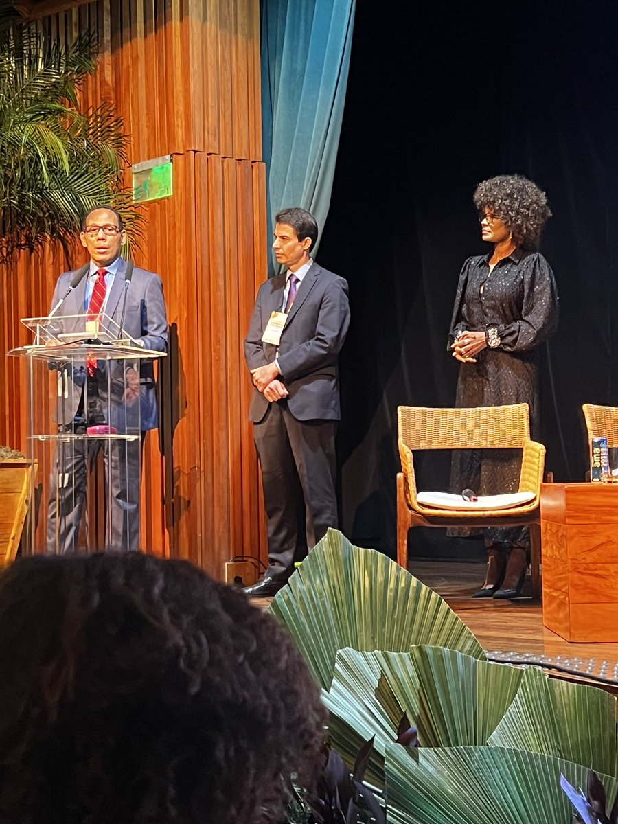 marlonreis's tweet photo. Começa agora a 1ª Conferência do Pacto pela Equidade Racial, inciativa pelo envolvimento do mundo empresarial na luta contra o racismo estrutural. A @educafro, que integra o Pacto desde o nascimento, está presente.
#lutaantirracista #racismoestrutural #equidaderacial #educafro https://t.co/0XQbUeHdTK