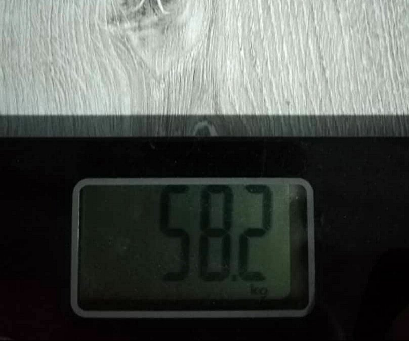Azone1190's tweet photo. Mlm ini timbang. Masih bawah 60kg. 2 bulan ini suka hati benda aku makan tetap bawah 60kg. 😵😵😵 https://t.co/Jj6yOJOe5P