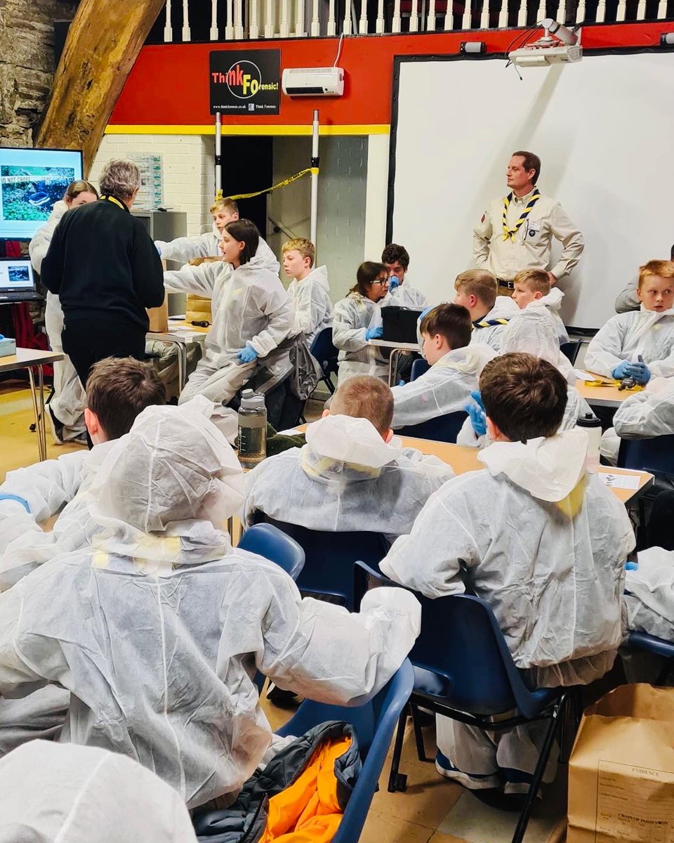 This week our Enigma and Viernes Scout troops teamed up and spent an evening with Think Forensic. They were taught how to solve a series of linked crime scenes using finger print techniques, making casts of footprints and good old detective work.