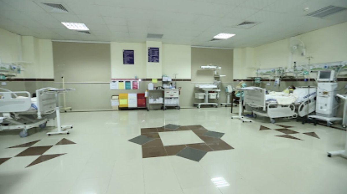 Sadoo_ji's tweet photo. Former CM Punjab Shehbaz Sharif inaugurated the extension of 150-bed Children's Hospital on 7th February 2018 completed at a cost of Rs1,929 million.The present Children's Hospital, Multan having 300 beds was made during Shehbaz Sharif’s government in 1998.
#NawazSharifZindabad https://t.co/VwS8CfBOPs