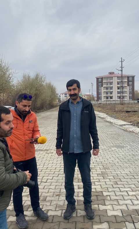 SRoportaj's tweet photo. Goed nieuws uit Turkije! #NedimTürfent is vandaag eindelijk vrijgelaten na ruim 6,5 jaar gevangenschap. Welkom Nedim! ✌️https://t.co/kvCMGguUfl Foto via @mlsaturkey https://t.co/pYk9hzn5jo