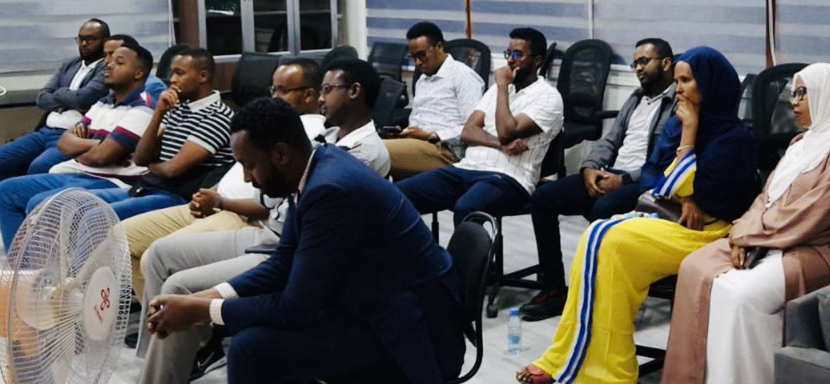 rakorcc's tweet photo. Mohamed Nouh presented his paper on the financial contributions of Somalia diaspora in eduction. A paper in working progress with lots of interesting and thought provoking themes and topics. https://t.co/yyjkgawfAB