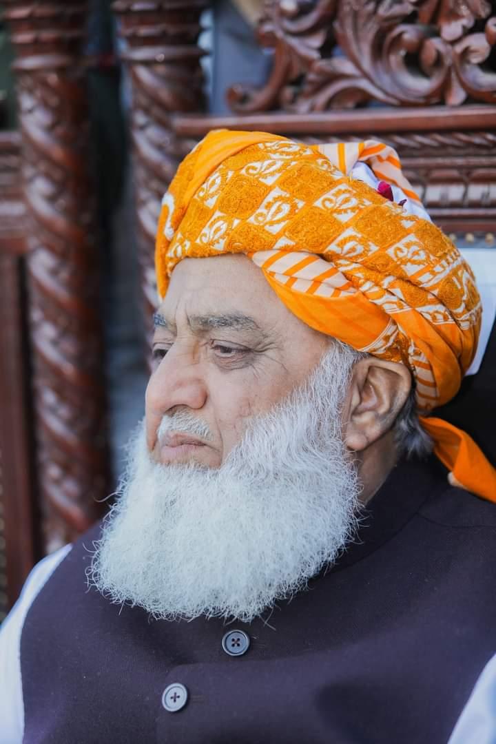 MinakhanArmani5's tweet photo. مولانا صاحب تیری عظمت کو سلام 
#ٹیریان_کےبھائی_یوتھئے https://t.co/iHtTyylPxB