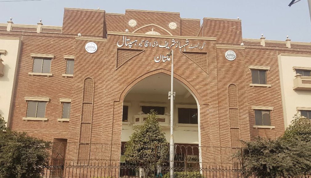 Sadoo_ji's tweet photo. سابق وزیراعلٰی پنجاب @CMShehbaz نے7 فروری 2018 کو 181 بیڈزپر مشتمل گورنمنٹ شہبازشریف ڈی ایچ کیوہاسپٹل ملتان کاافتتاح کیا۔اس پروجیکٹ کےحوالےسے اس بات کوبھی یقینی بنایاگیاکہ وہاں کےPatientsکومفت علاج کےساتھ مفت ادویات بھی دی جائین۔

#NawazSharifZindabad 💖
@CMShehbaz 💖 https://t.co/lJ8AhTT6mC