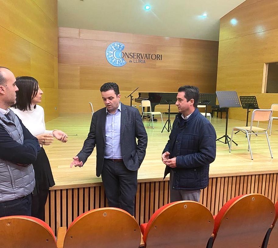 🎼La direcció de l’Orfeão de Leiria visita @LliriaCityMusic. L'objectiu és preparar la mobilitat Erasmus+ de l'alumnat portugués que realitzarà un intercanvi amb el Conservatori de la localitat👉bit.ly/3gOdO1V
#LlíriaCityOfMusic #ErasmusPlus