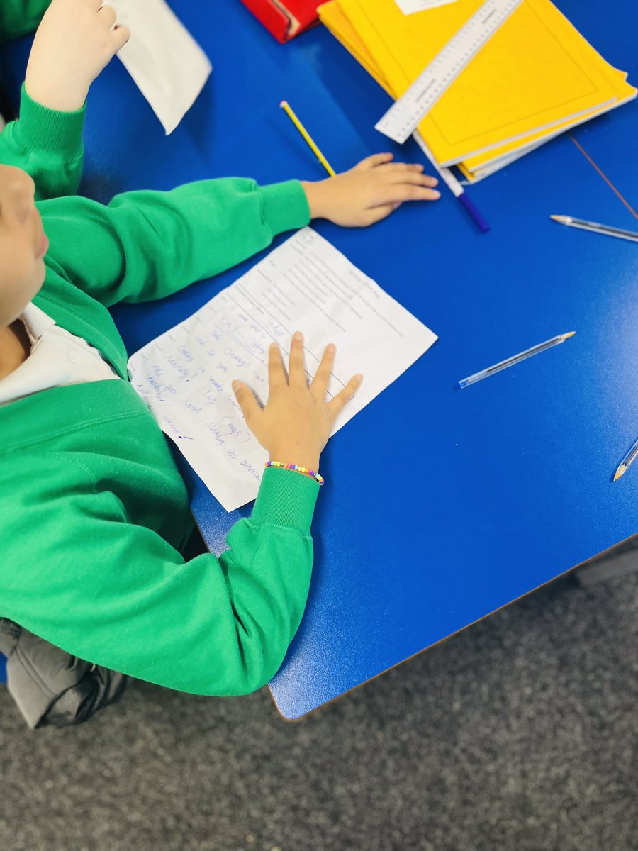SW20Chat's tweet photo. A wonderful morning so far @StDavidsCiWPrm - creating short stories and scripts that will delivered live on @SW20Radio at 2pm this afternoon for the @EAS_ExpressArts scheme with @singergise1’s #DJ4aDay project. #digitaleaders #creativecontributirs #communityneedscommunication https://t.co/y7pz2Ox58h