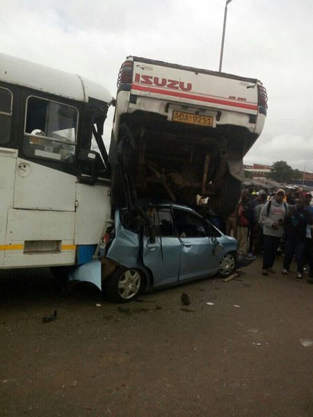 MMusakwa's tweet photo. Several people reportedly injured after close to a dozen cars were involved in an accident at Coca-Cola along Seke road in Harare this morning. https://t.co/pcCAINR8mJ