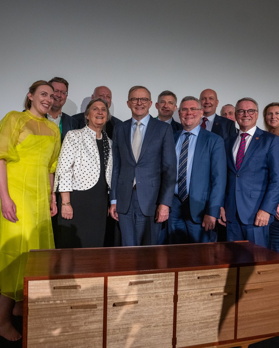 AlboMP's tweet photo. I’ve seen first hand how many Australian communities are built on the timber industry. 

Timber products are in almost every building in our country – from the floorboards we walk on to the roofs over our heads. https://t.co/PwXOLiuZQJ