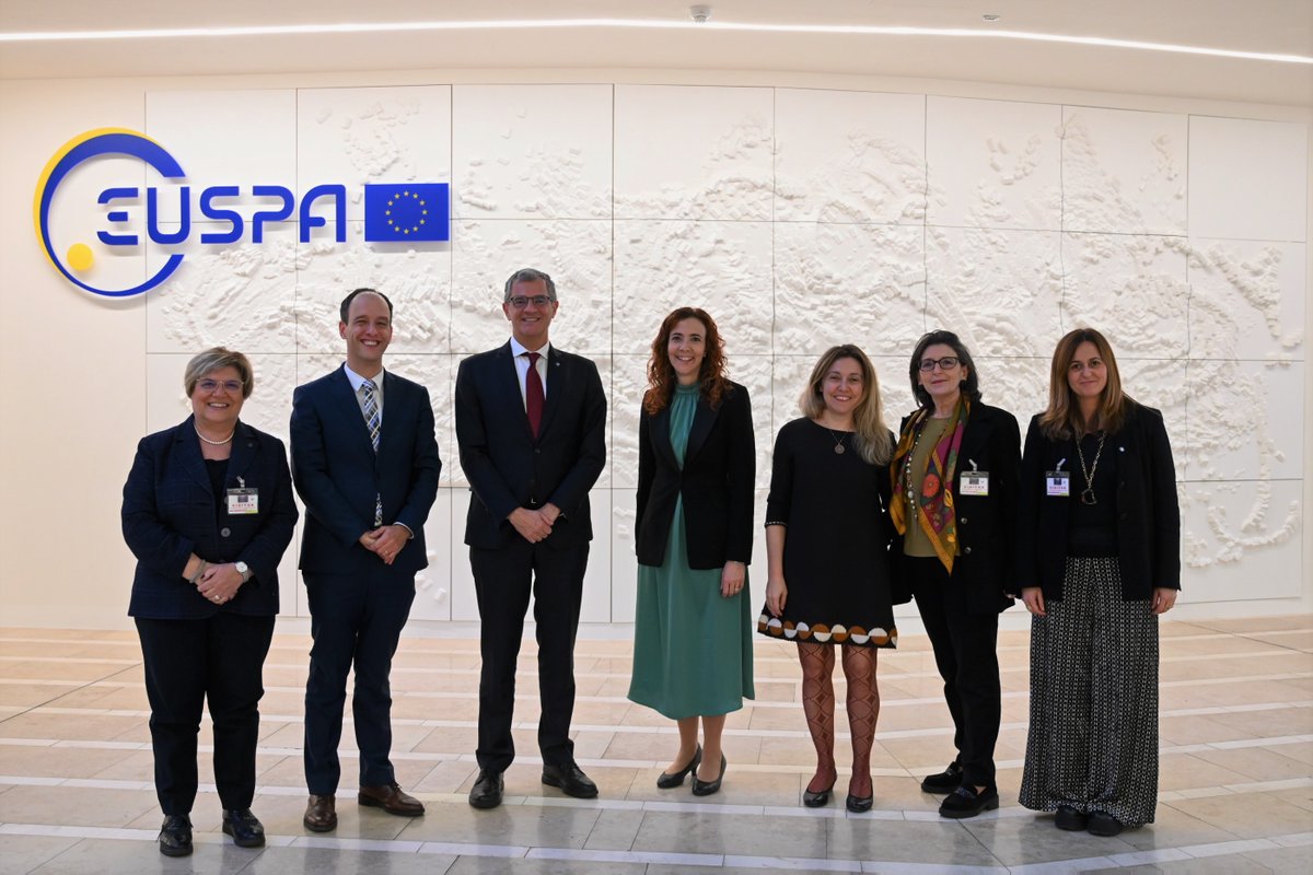 rroquecosta's tweet photo. In the mtg w/@ASI_spazio President G. Saccoccia, we exchanged on the synergies between the🇪🇺Member States' space activities & EUSPA.
As one of the host countries for the Galileo Control Centers,🇮🇹is an important contributor to a resilient #EUSpace Programme.
Thanks for the visit! https://t.co/qslG6J3Xbe