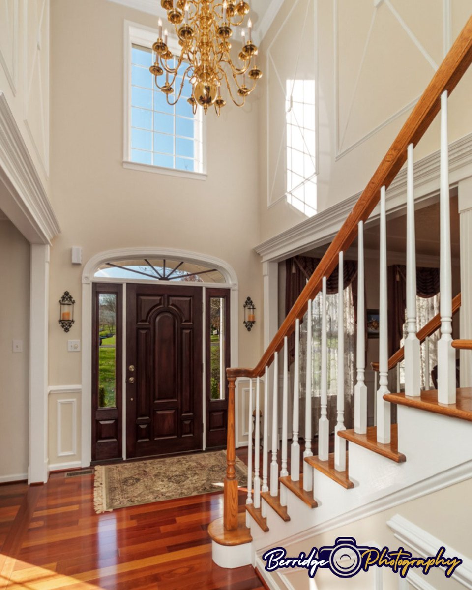 BerridgeMedia's tweet photo. The foyer of a home that was done for a client in Doylestown, Bucks County, PA.
.
.
.
#montcorealtor #montcorealestate #berkscountyrealestate #buckscountyrealtor #buckscountyrealestate #phillyrealtor #phillyrealestate #philadelphiarealtor #philadelphiarealestate https://t.co/m5ntvrECO0