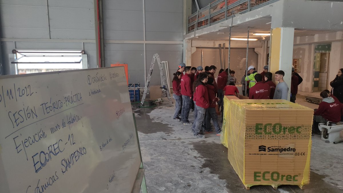 cersampedro's tweet photo. Taller práctico Sistema #ECOrec® en @Fund_Laboral de #LaRioja 
Agradecer al  @IESBClavijo  la confianza depositada en nuestra empresa para la realización de este curso y su implicación para la #formación de los futuros profesionales del sector de la #construcción.
#muchasgracias https://t.co/mXPDf78D3z