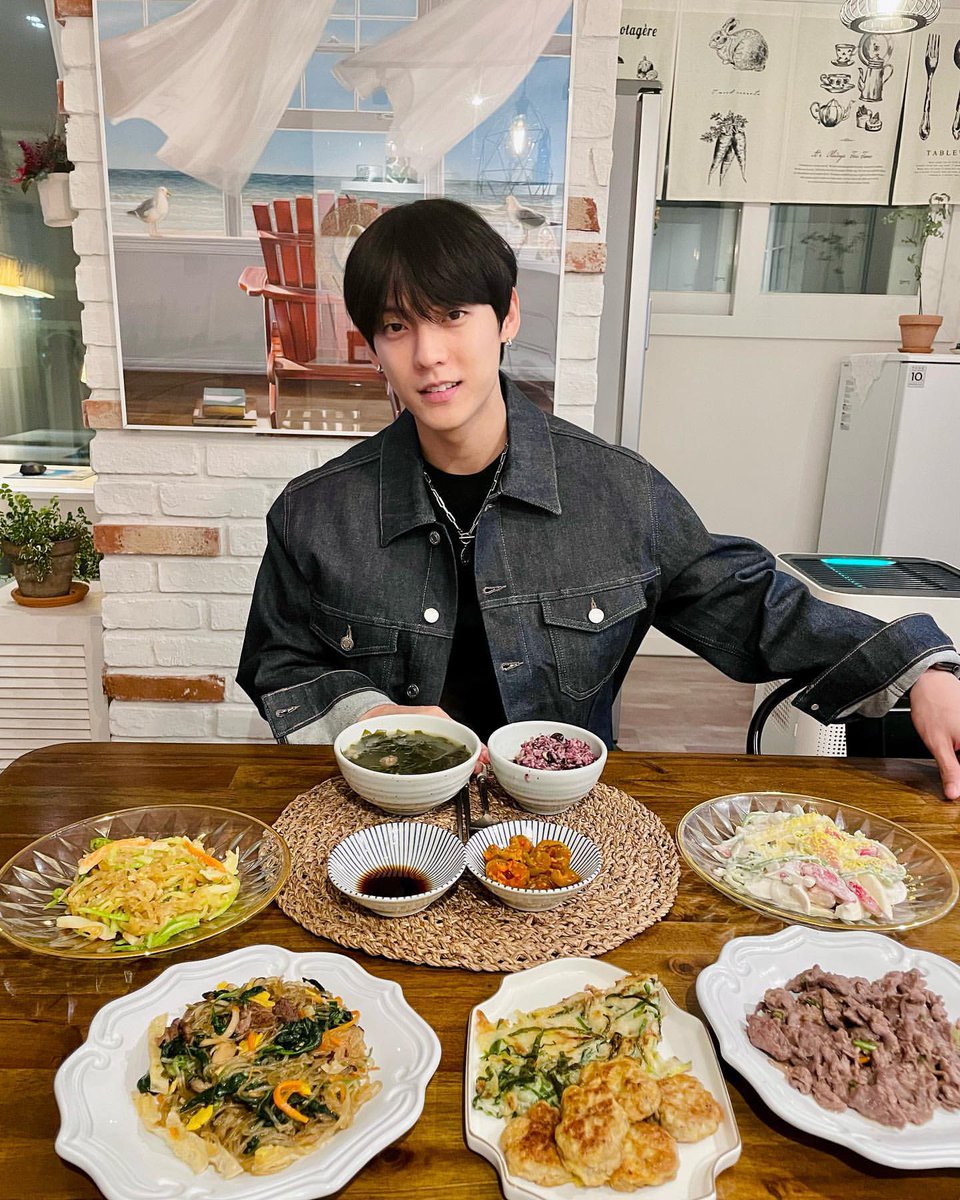 Starry_scooter's tweet photo. 역시 집밥이 최고쥐!!!! 😘
맛있게 먹고 남은 시간도 알차게 보냉💙 https://t.co/55UrSF4nKl