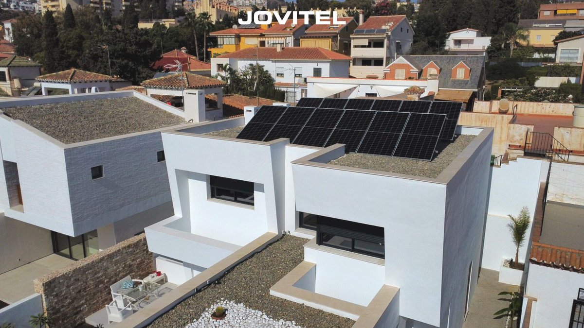 jovitel_'s tweet photo. ¿𝗦𝗮𝗯𝗲𝘀 𝗰𝘂𝗮́𝗹 𝗱𝗲𝗯𝗲 𝘀𝗲𝗿 𝗹𝗮 𝗼𝗿𝗶𝗲𝗻𝘁𝗮𝗰𝗶𝗼́𝗻 𝘆 𝗹𝗮 𝗶𝗻𝗰𝗹𝗶𝗻𝗮𝗰𝗶𝗼́𝗻 𝗱𝗲 𝗹𝗼𝘀 𝗽𝗮𝗻𝗲𝗹𝗲𝘀 𝘀𝗼𝗹𝗮𝗿𝗲𝘀 𝗽𝗮𝗿𝗮 𝗰𝗼𝗻𝘀𝗲𝗴𝘂𝗶𝗿 𝘀𝗮𝗰𝗮𝗿 𝗲𝗹 𝗺𝗮́𝘅𝗶𝗺𝗼 𝗿𝗲𝗻𝗱𝗶𝗺𝗶𝗲𝗻𝘁𝗼? ¡Te lo contamos!👉🏼 https://t.co/HlkaDCxLh1 https://t.co/vEhfTMFd5h