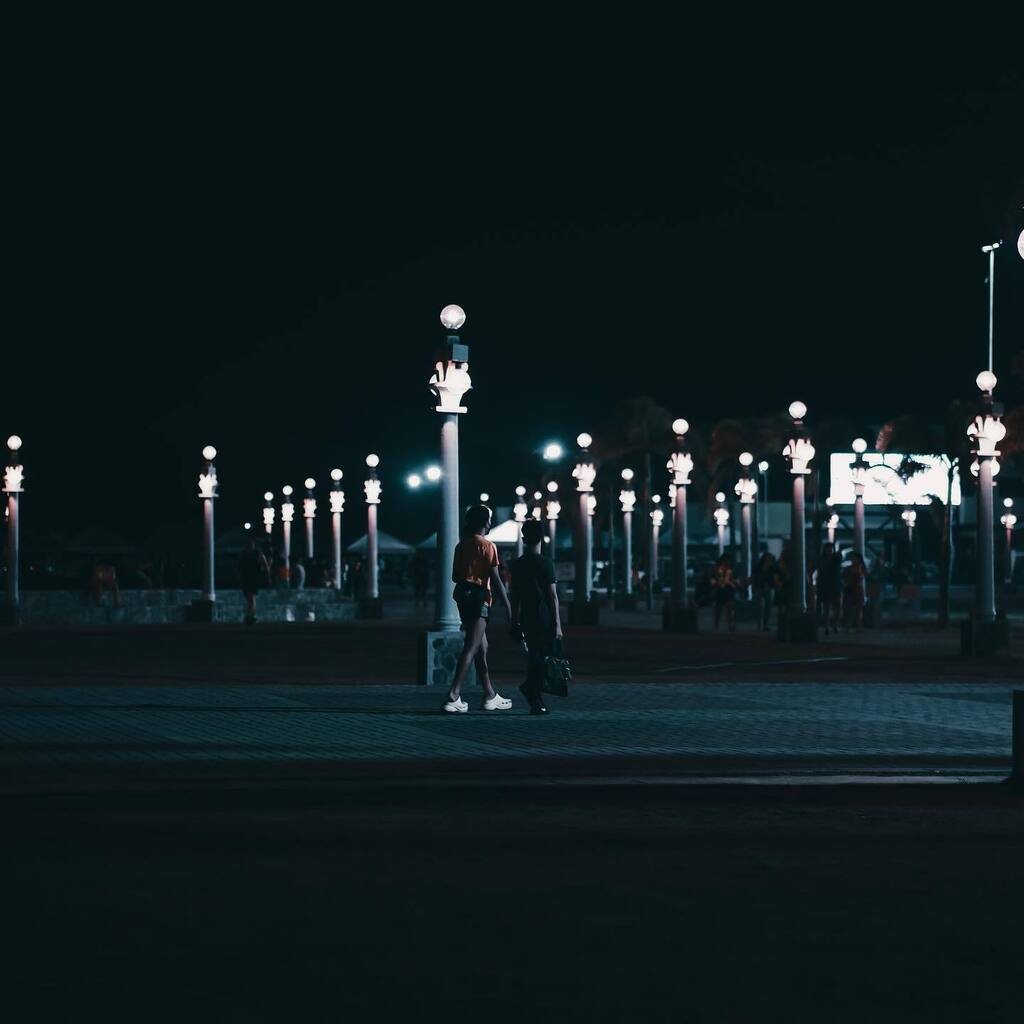 jayvandemonium's tweet photo. A walk in the park
.
.
.
.
.
.
 #sublimestreet #minimal_hub #fromthestreetswithlove #streetgrammersmx #thecreart #createeveryday #hiyapapayaphotoaday #streetshotmag #streetsvision #street_perfection #street_ig #minimal_streetphoto  #minimal_shots #street… https://t.co/ockj2uHCQF https://t.co/dRL7lgE3Lz