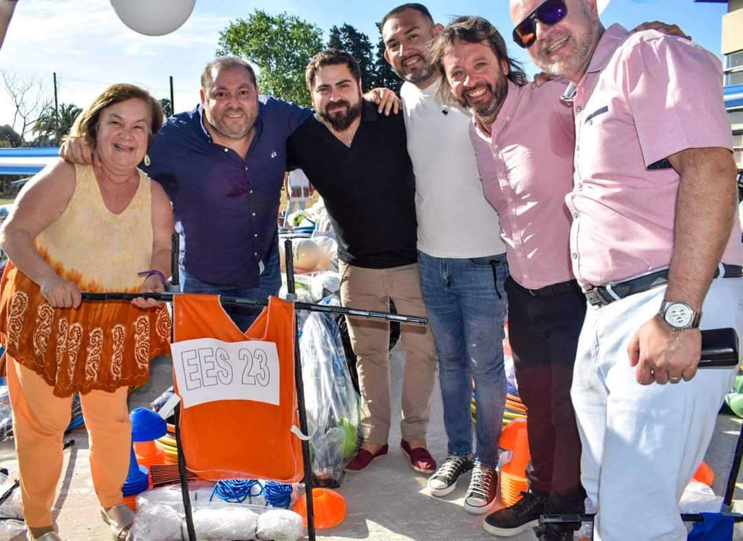 moreyramartin87's tweet photo. Ayer por la tarde junto al Director Provincial de Consejos Escolares #AlejandroPerrone, al Director Provincial de Educación Física #LeonardoTroncoso, Concejal @juanjo_castro y autoridades locales, ➡️ https://t.co/zOEx9ikDue