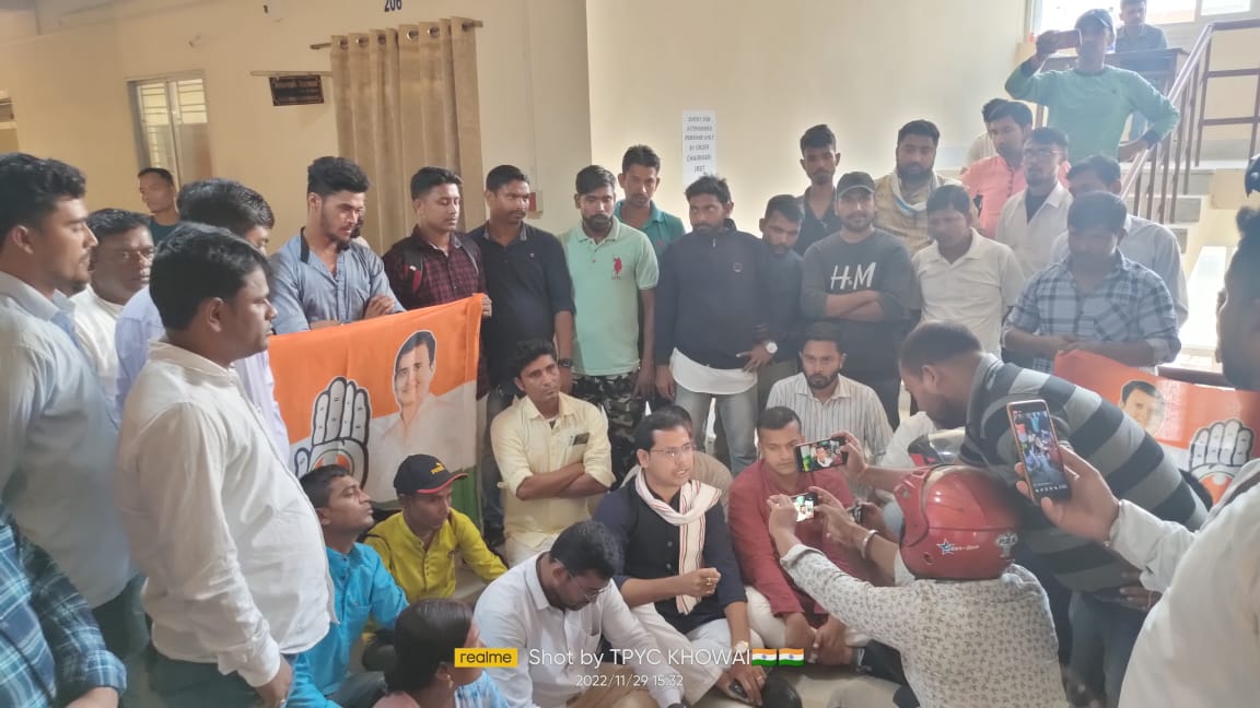iyctripura's tweet photo. #Fight4Youth
A protest rally was organised by @iyctripura to release the result of the JRBT exams which was supposed to be published by yesterday. President @RakhuDasTPYC , @IYC sect-incharge @EhsanKhanIYC ,PYC SM chairman @ManirHo88574702 and other youth leaders were present. https://t.co/crhXKEaEY5