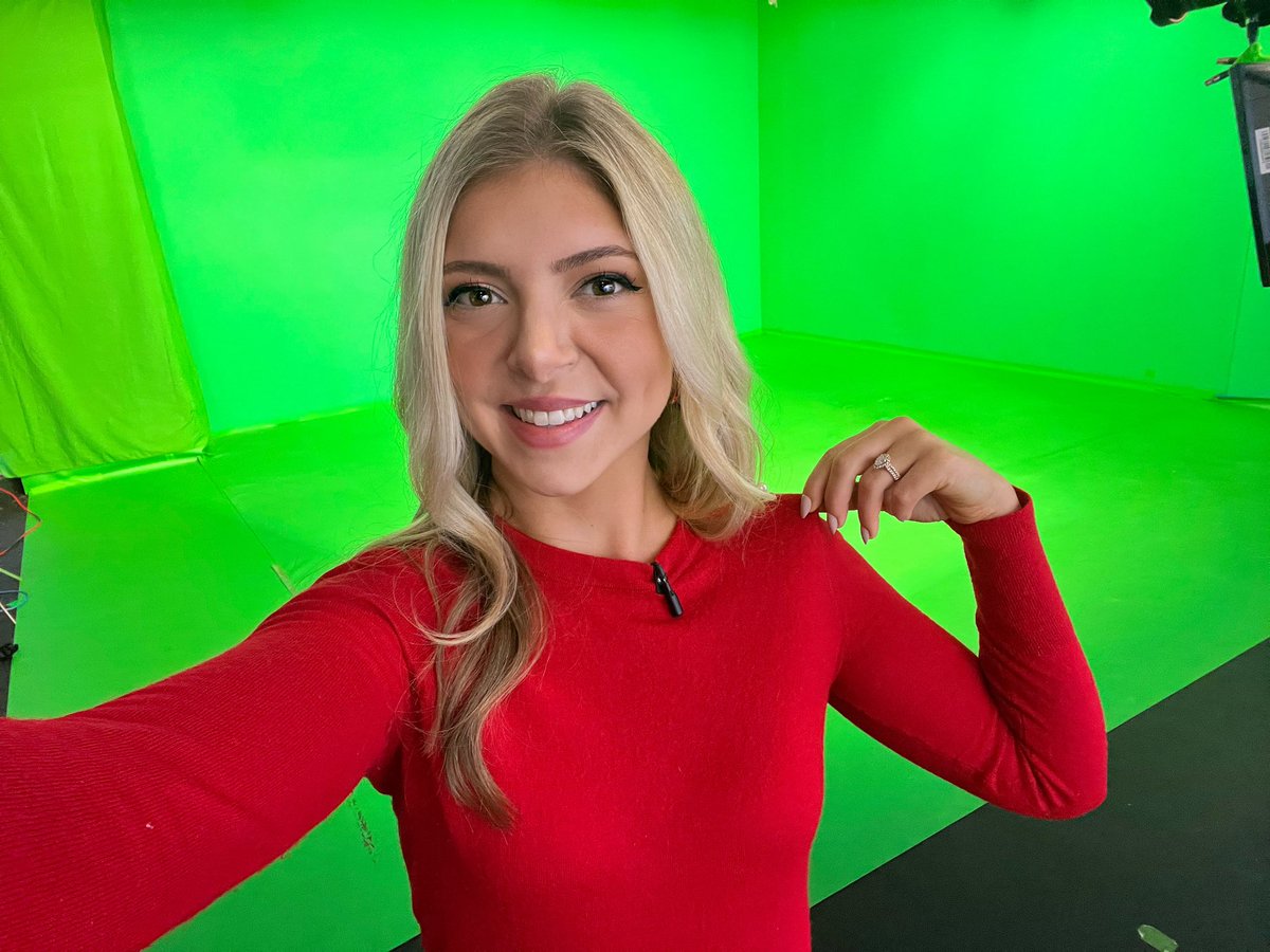 LeahDrakeNews's tweet photo. Show off your red, white &amp; blue today! TEAM USA 🇺🇸 https://t.co/IGmcU6aF8g