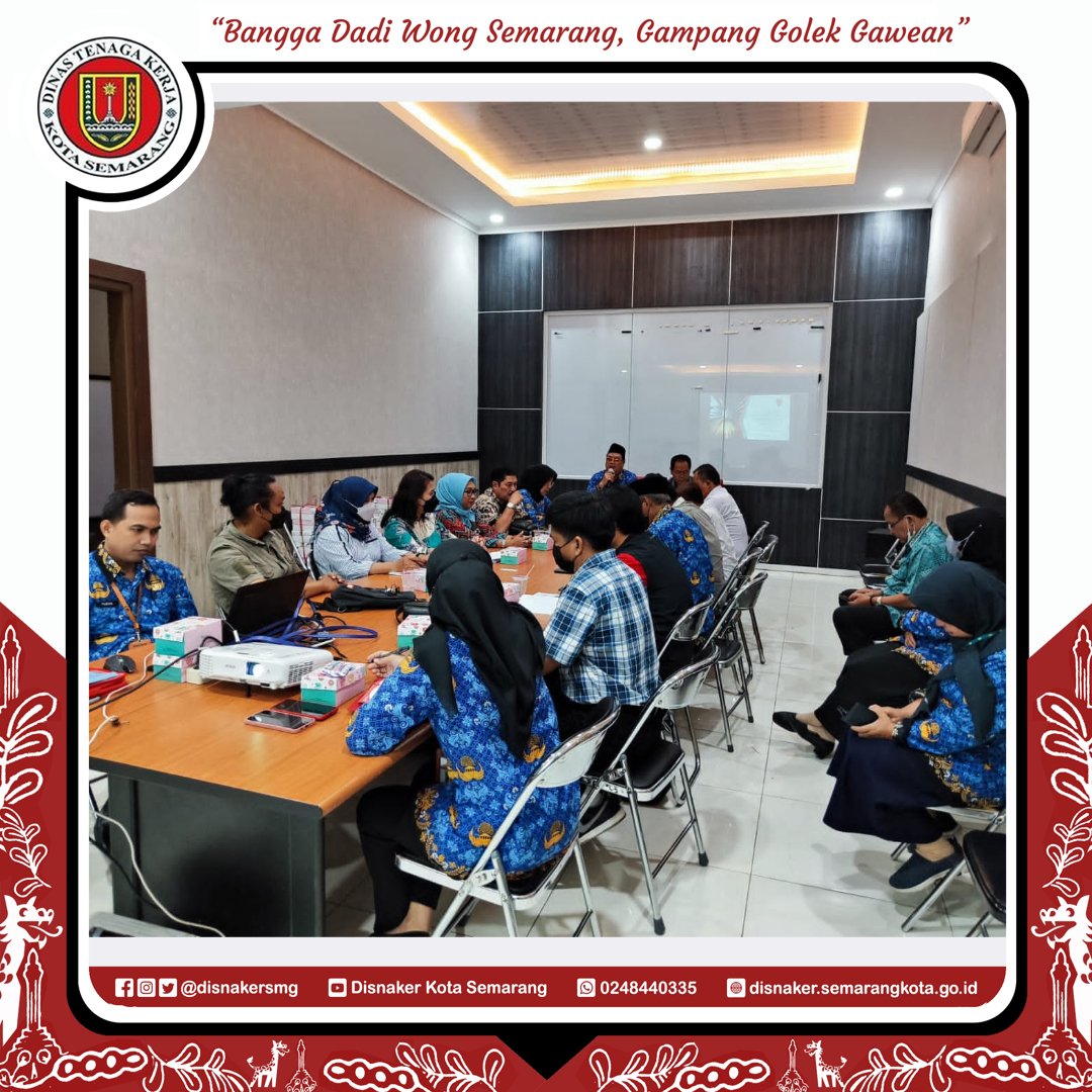 Hai Dulurnaker
Rapat Pleno Dewan Pengupahan dilaksanakan dengan membahas usulan Upah Minimum Kota (UMK) Semarang tahun 2023, dipimpin oleh Ketua Dewan Pengupahan Kota Semarang sekaligus sebagai Kepala Dinas Tenaga Kerja Kota Semarang Dr. Sutrisno, SKM., MH.Kes