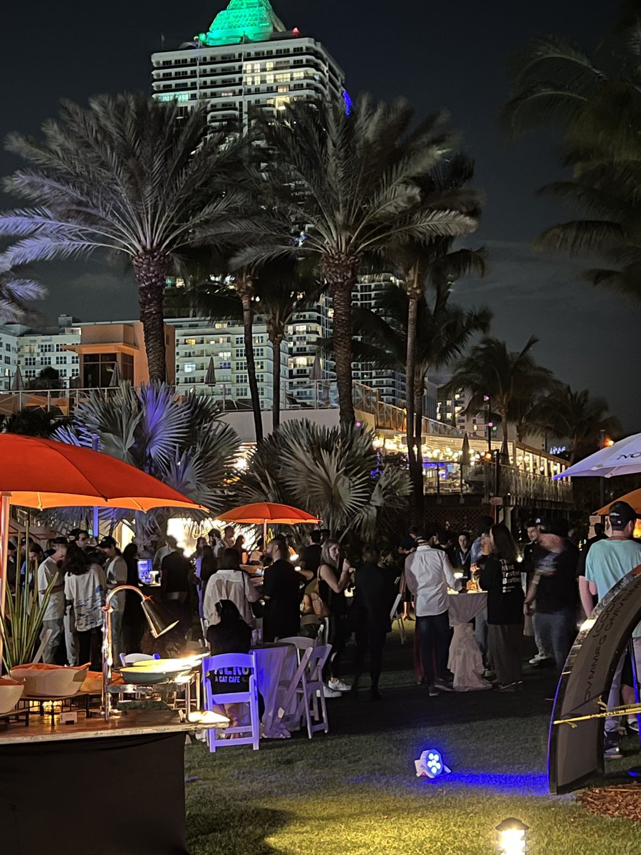 We had a great time last night <a href="/MetaverseMiami/">METAVERSE MIAMI 🌴</a> and we’re happy to become an official sponsor! 🤝

Great to meet and hang with <a href="/allnick/">Nick O’Neill</a> <a href="/KenobiDesigns/">KΞNOBI</a> <a href="/neilkatz/">Neil Katz</a> @CatharsisNFT check them out! #MiamiArtWeek 😎

Day 2 today #lasereyes 👀