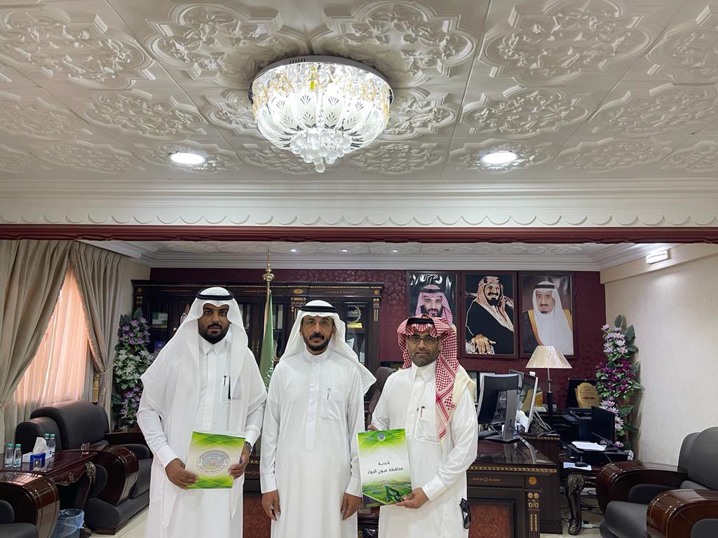 بتوجيه سمو أمير المنطقةوتحقيقاً لمستهدفات #برنامج_جودة_الحياة
وبمتابعة أمين منطقة القصيم وبحضور محافظ عيون الجواء وقّع رئيس #بلدية_محافظة_عيون_الجواء مذكرة تفاهم بين البلدية و #نادي_هواة_الموتر_هوم_والكارفانات بهدف توفير وتهيئة عدد من المواقف لهواة الموتر هوم .