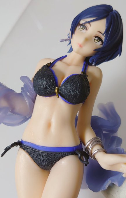 リップカラーがちょっと目立ってる気もするのでここも修正しなければ…
あと接着剤の跡がな!おなごの柔肌になんという事なんや…ここも修正する。 