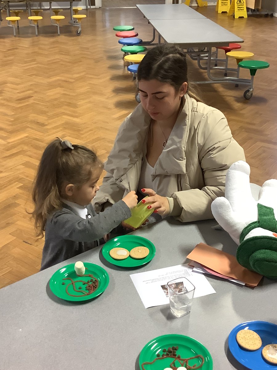 easterside_a's tweet photo. The parents and children enjoyed the Christmas activities in our 'Read with Us' programme. #EastersideParents #EastersideReading https://t.co/XLrcUF1Qxm