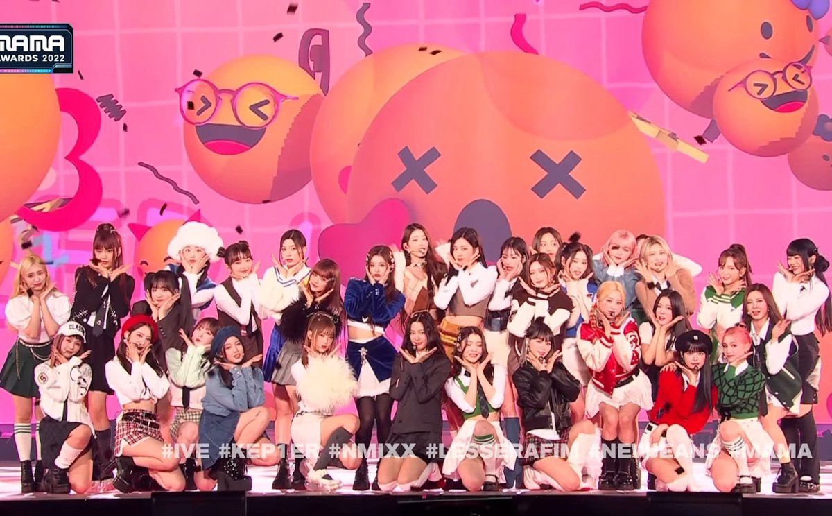 doublastvoya9e's tweet photo. im crying #MAMA2022
3rd generation            4th generation https://t.co/pyg24l93t9