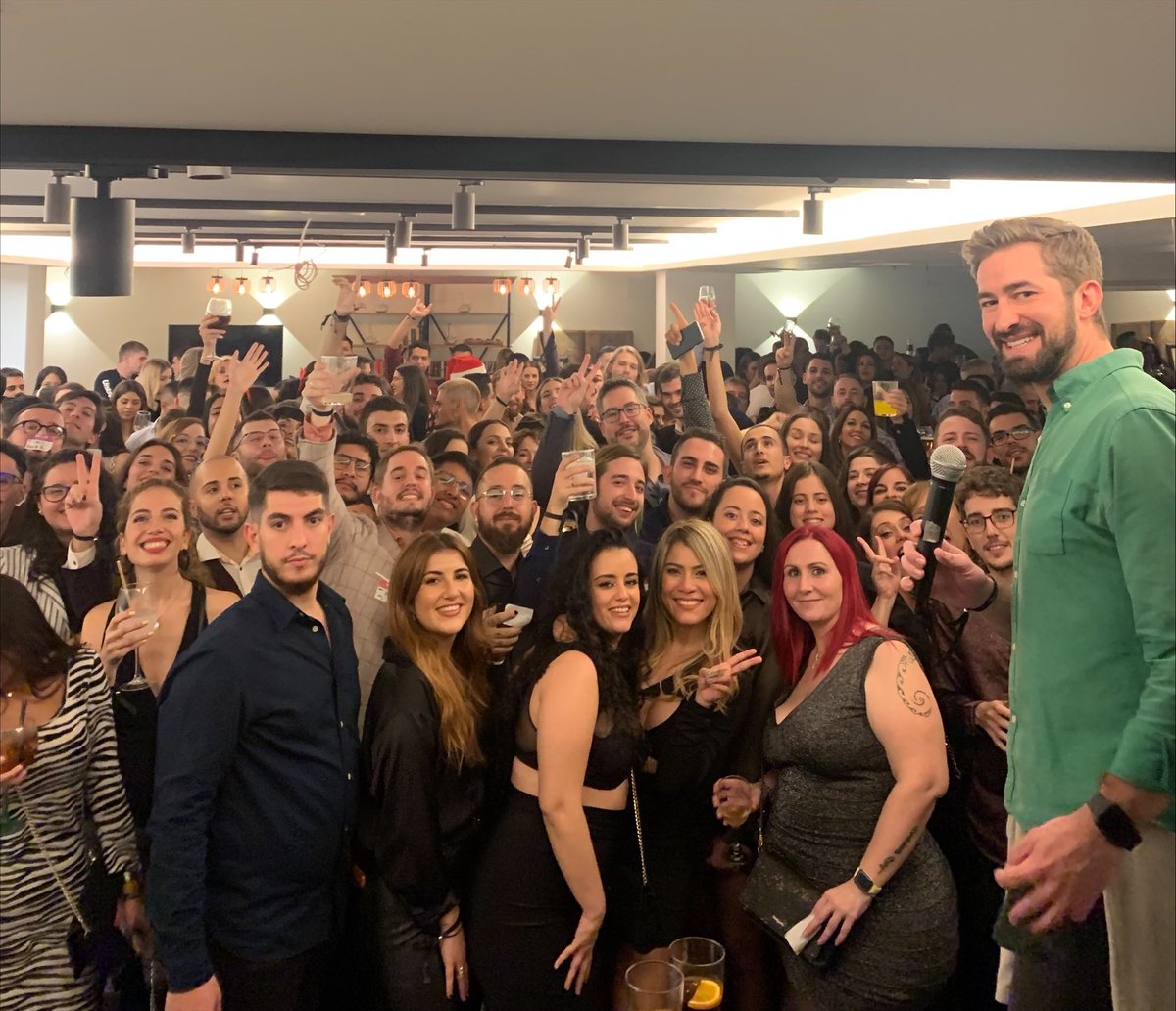 Accom_Digital's tweet photo. El pasado sábado 26 de noviembre, celebramos nuestra cena de navidad en Madrid🎄✨🥳 Una velada muy agradable para conocernos más fuera de la oficina y celebrar juntos nuestro recorrido en Accom 🥂

Muchas gracias a todos por venir y disfrutar otro año más junto a nosotros 👏🏼 https://t.co/1BkOhqCdWx