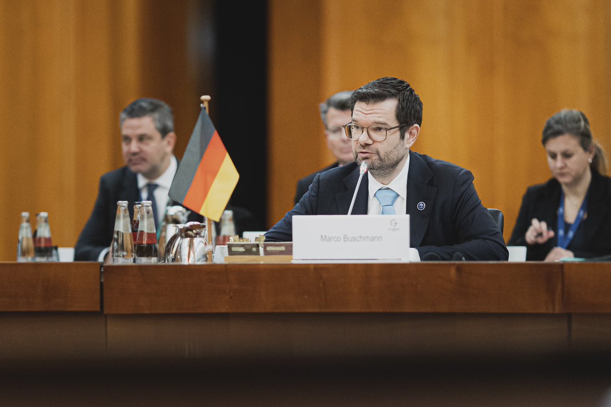 bmjv_bund's tweet photo. Wir stehen fest an der Seite der 🇺🇦. Aber wir müssen auch deutlich sagen: Das Festhalten an #Nordstream2 war als Antwort auf die Annexion der Krim aus heutiger Sicht der deutsche Beitrag zum Ausbruch des Krieges, so Bundesjustizminister @MarcoBuschmann bei #G7Justice. https://t.co/LfiBTDouxT