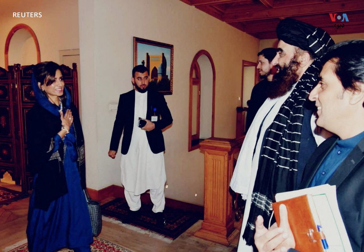 voadeewa's tweet photo. Pakistan's Minister of State Hina Rabbani Khar, welcomed by the acting Afghan foreign Minister Amir Khan Muttaqi, upon her arrival in Kabul.

#pakistan #afghanistan #hinarabbanikhar #deewa #voasocial #deewasocial #taliban https://t.co/esmaR1vCkq