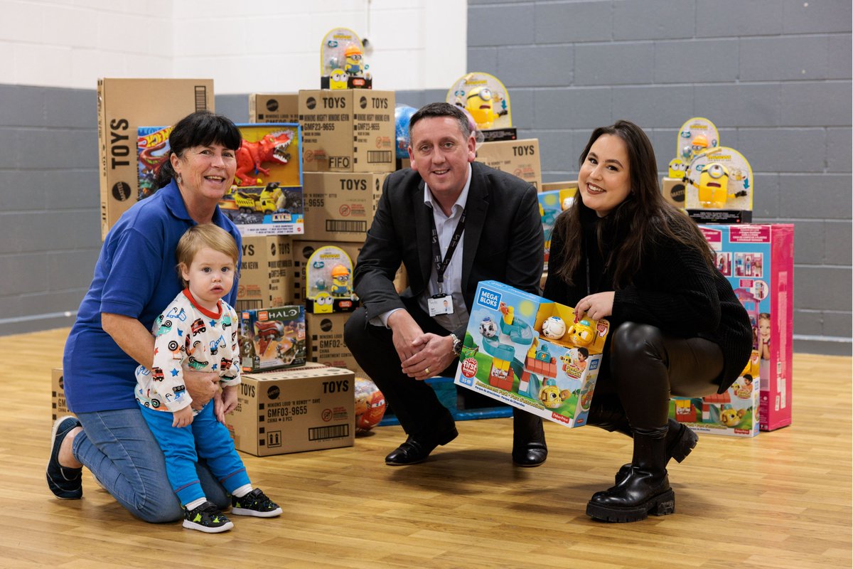 ovhousing's tweet image. Thousands of families, individuals, and older people across the Liverpool City Region will be receiving vital support thanks to a food, care, and toy package initiative this Christmas. 

Read more: ovh.org.uk/news-events/pa…

#ABetterFuture #BePartOfIt #Community